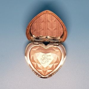 Too Faced Love Light Prismatic Highlighter